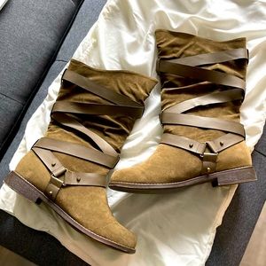 Ladies Olive Green Boots in size 11. Great Condition.